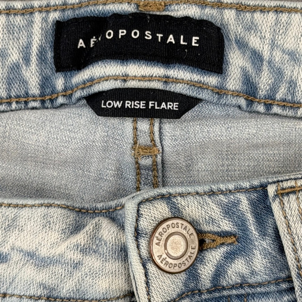 Aeropostale Low Rise Flare Jeans Light Wash Distressed Blue Denim Size 8 Reg - Picture 2 of 10